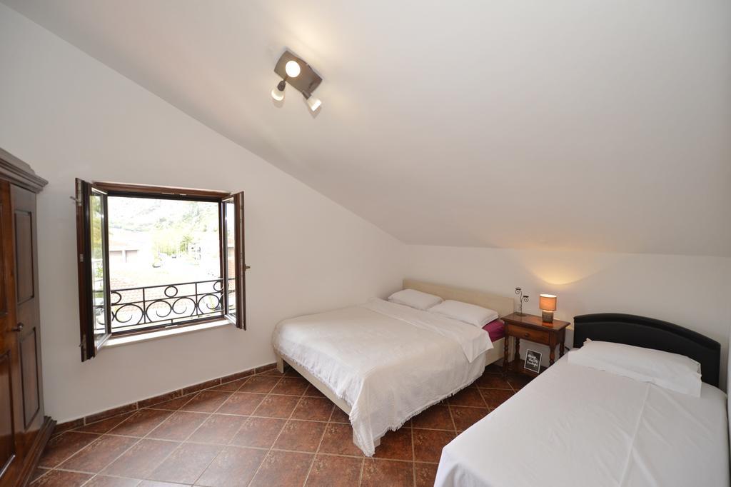 Apartment Atina Kotor Eksteriør billede